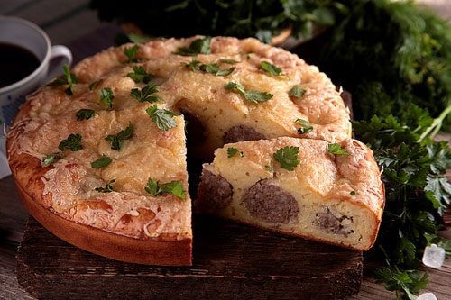 Пирог с фрикадельками под сырной корочкой