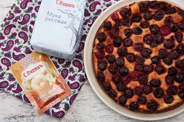 Творожная запеканка с вишней на рисовой муке