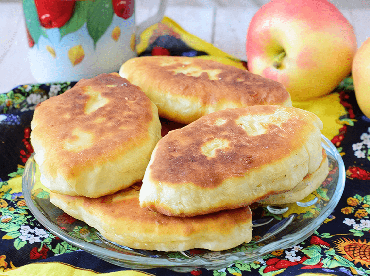 Жареные пирожки с яблоками