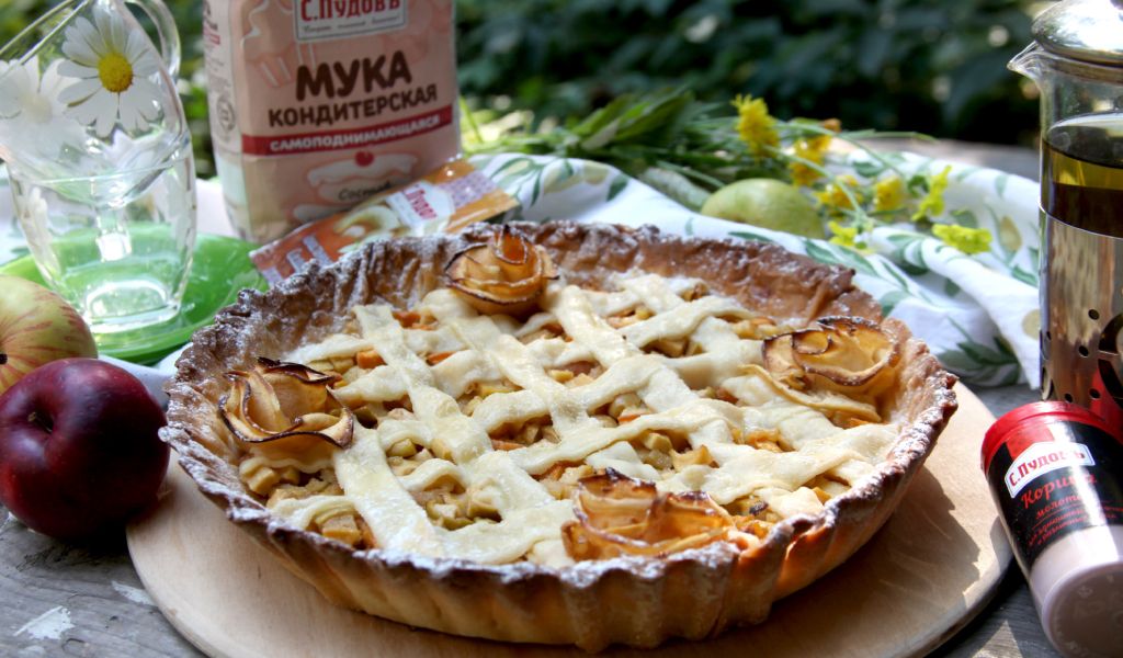 Песочный пирог с яблоками