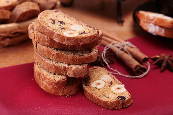 Бискотти с клюквой и лесными орехами