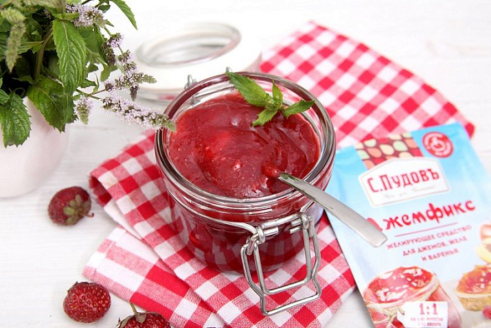 Быстрый клубничный джем с легким апельсиновым ароматом