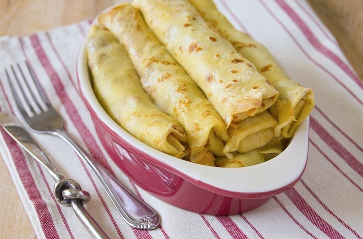 Блины на пиве с грибами и копченым сыром