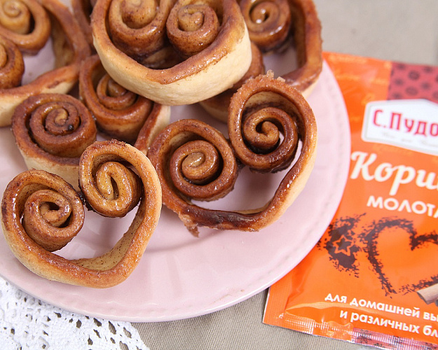 Сахарные плюшки с корицей