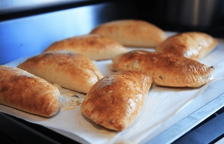 Дрожжевые пирожки с мясом по-шведски