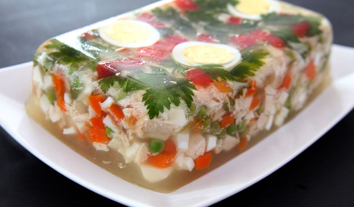 Заливное из курицы и овощей с желатином