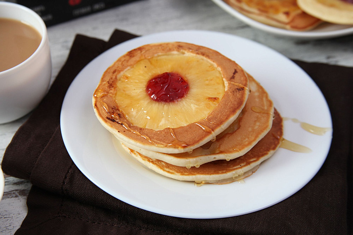 Панкейки с ананасами