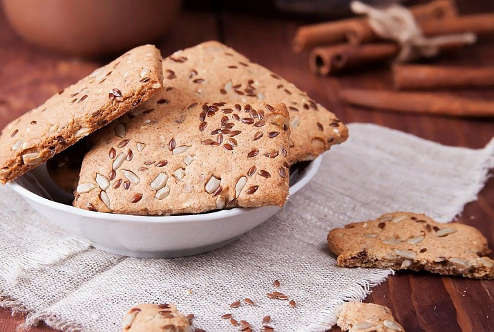 Печенье из цельнозерновой муки с семечками