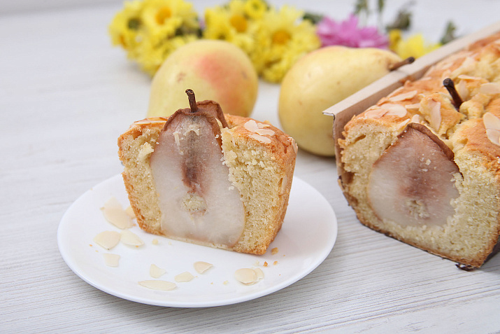 Шарлотка с грушами